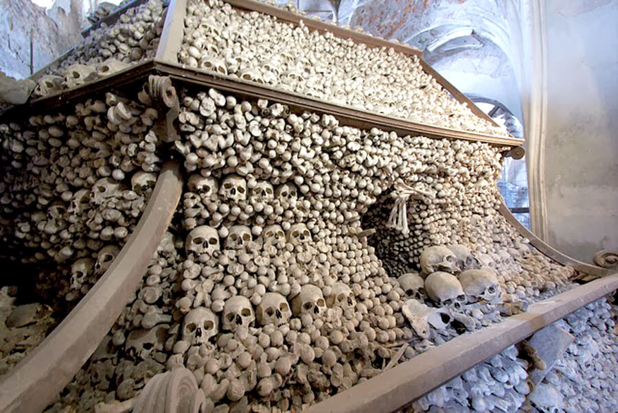Arte Funeraria Milano - Cappella di Sedlec (Repubblica Ceca) Arte Funeraria Milano - Cappella di Sedlec (Repubblica Ceca)