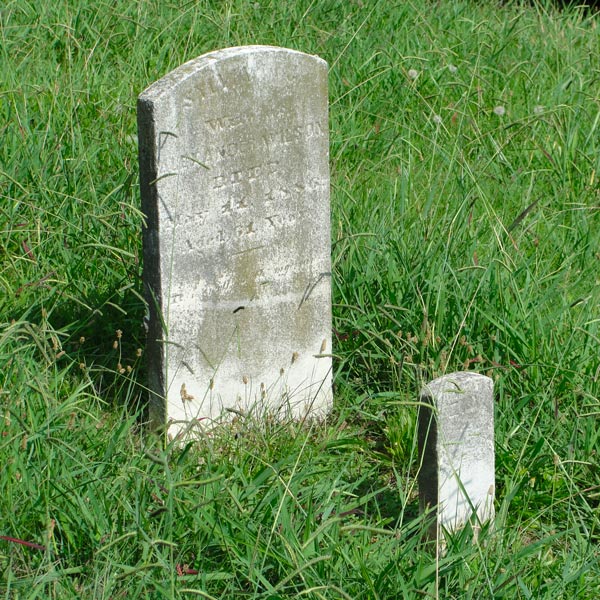 lapidi per cimitero milano vista campo erboso