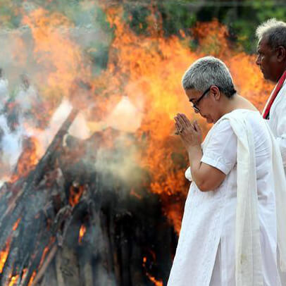 Rito Funebre Milano: Colori del Lutto - Bianco in India