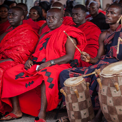 Rito Funebre Milano: Colori del Lutto - Rosso in Africa