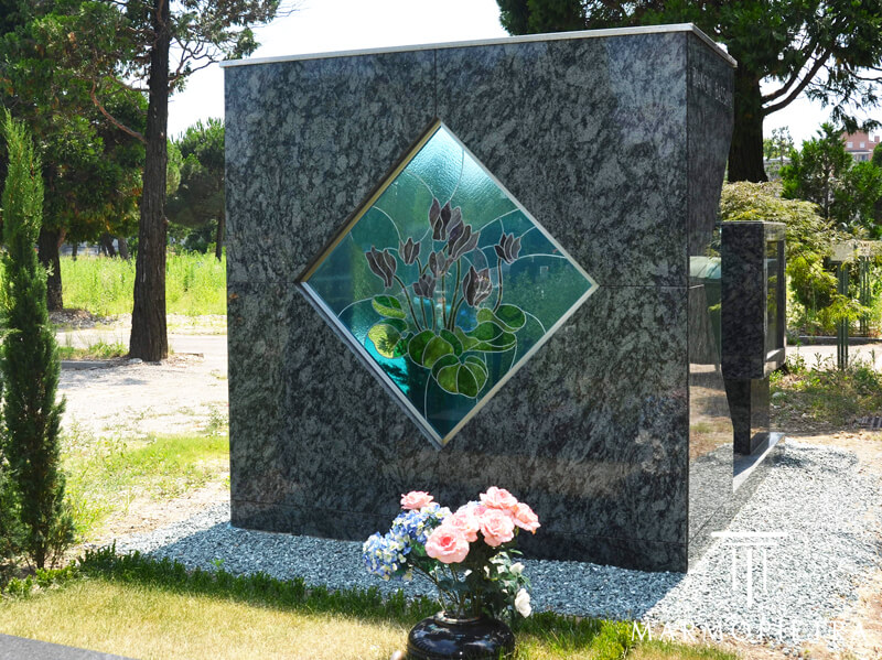 Tombe a Edicola Milano - Progetti Moderni (Tomba Edicola di MarmoPietra)