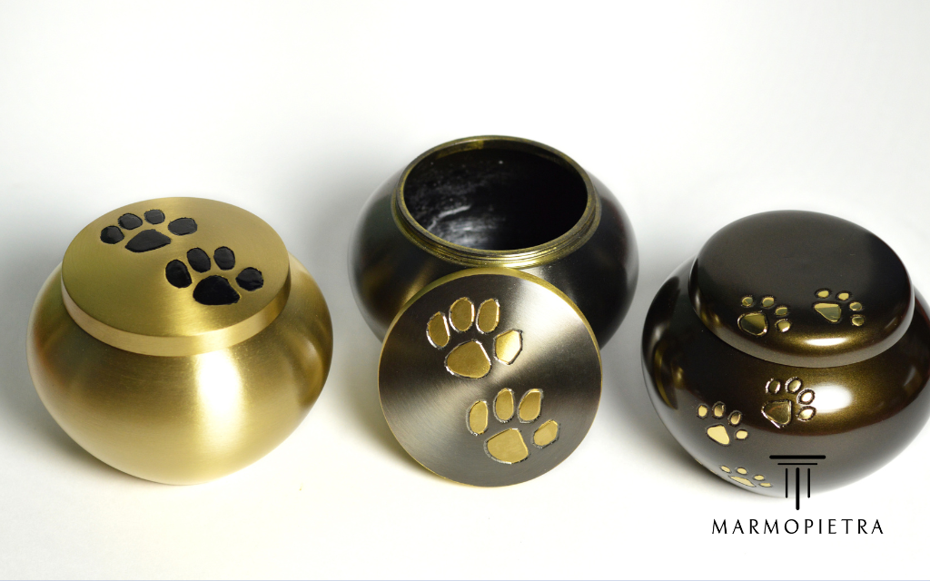 Urne per cani e urne per gatti: memoria e affetto eterno | Marmopietra