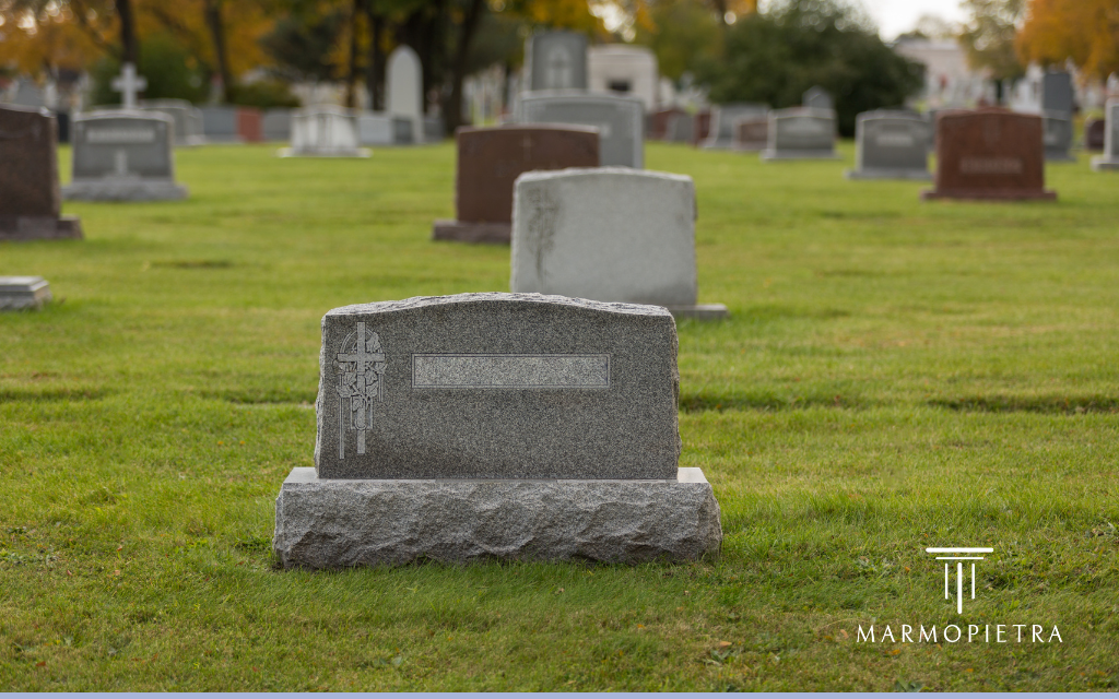 Lapidi cimitero: cosa scrivere e come scegliere una lapide in marmo | Marmopietra