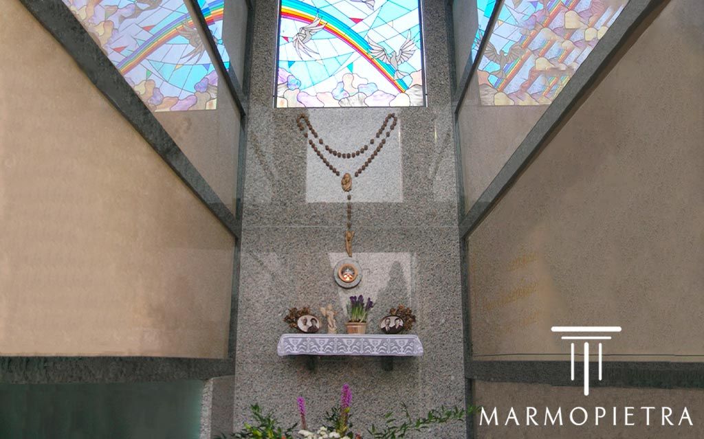 Arredi per Cappelle Cimiteriali Milano: cappella vista da lontano